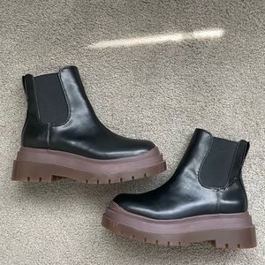 Urban Outfitters Leather Chelsea Boot